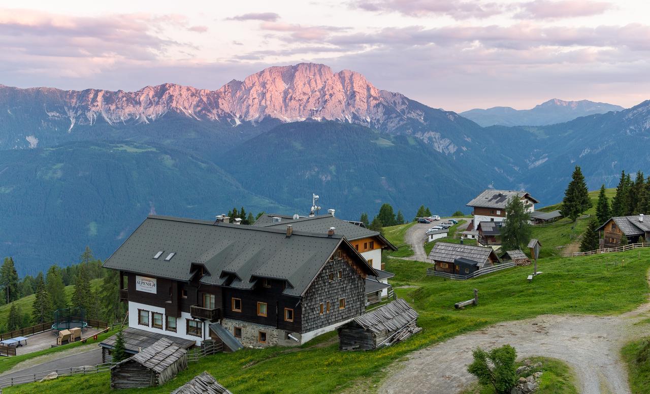 Sattleggers Alpenhof & Feriensternwarte Hotel Greifenburg Kültér fotó