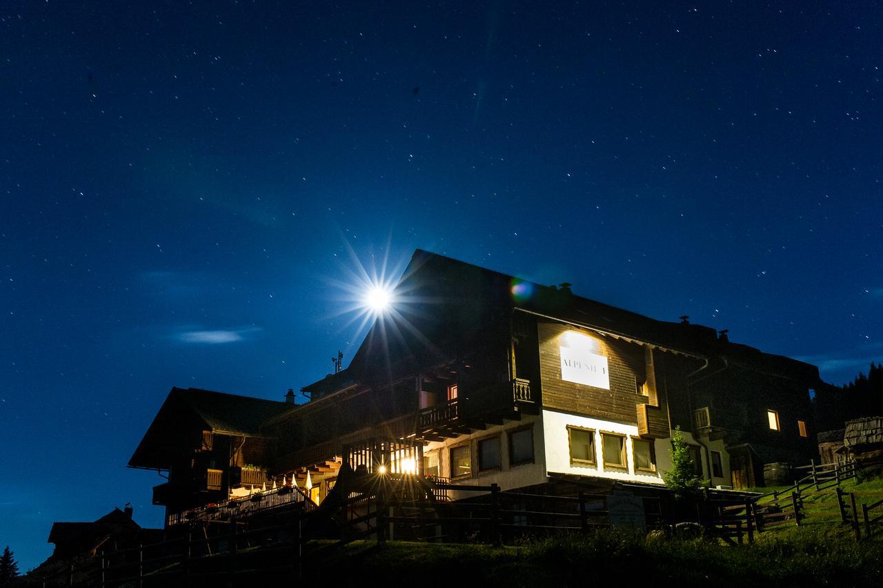 Sattleggers Alpenhof & Feriensternwarte Hotel Greifenburg Kültér fotó