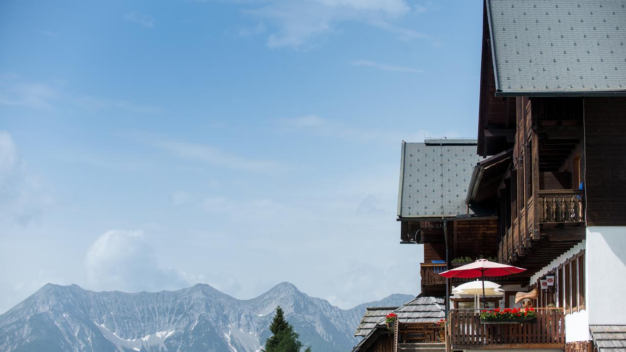 Sattleggers Alpenhof & Feriensternwarte Hotel Greifenburg Kültér fotó